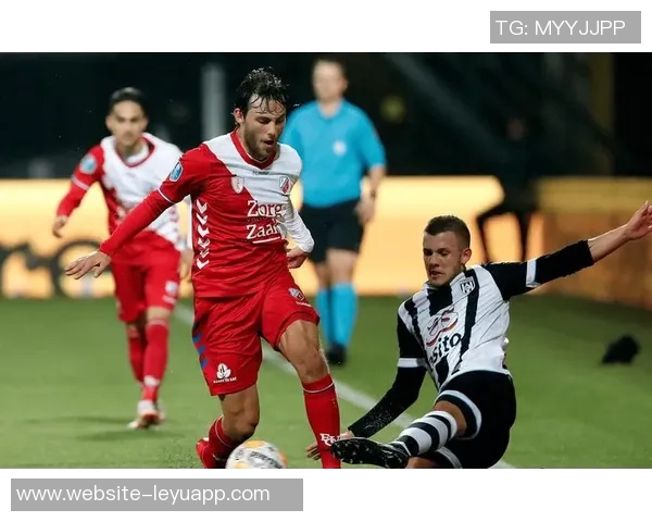 盐贝健人成为荷甲历史首位替补打进10球的球员展现惊人潜力 盐贝健人成为荷甲历史首位替补打进10球的球员展现惊人潜力