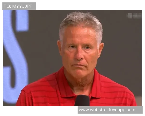 卢指导称赞布朗三分球表现称其为伟大球员应有的风范 卢指导称赞布朗三分球表现称其为伟大球员应有的风范