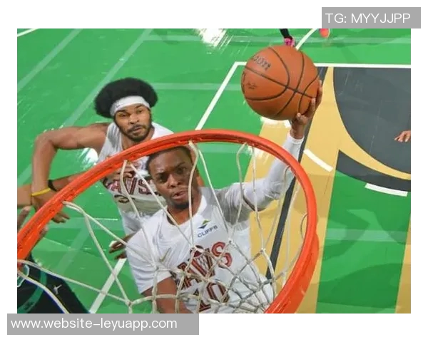 加兰表现出色三分命中率高效贡献15分5板6助球队战绩提升至正负值18最低