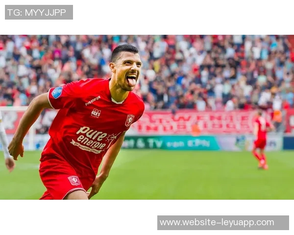 巴萨积极追求特温特年轻后卫尼斯塔德希望其放弃续约选择加盟