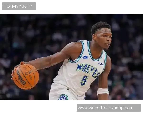 爱德华兹再度离场引发关注第三节后半段再次返回更衣室情况堪忧